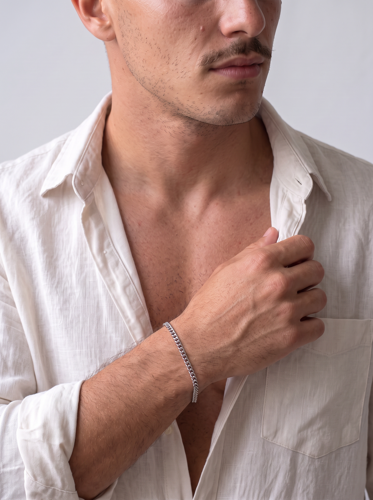 Cuban Bracelet 3mm in silver, close-up on the wrist